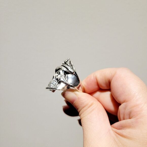Brand New Silver Skull Captain Ring #2 Adjustable Size - Picture 7 of 8